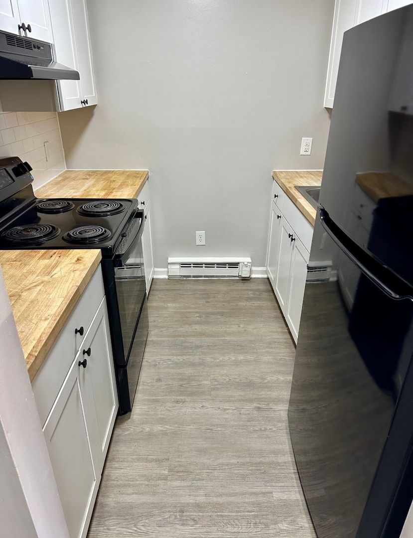 Akron Apartment: S. Miller Rd / W. Market St / White Pond Dr