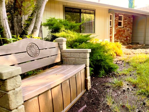 3 Bedroom Home with a Backyard!! – photo 1