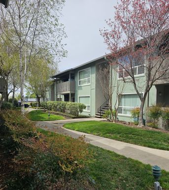Lovely 2 Bedroom Apartment Homes in a Quiet, Peaceful Community – photo 1