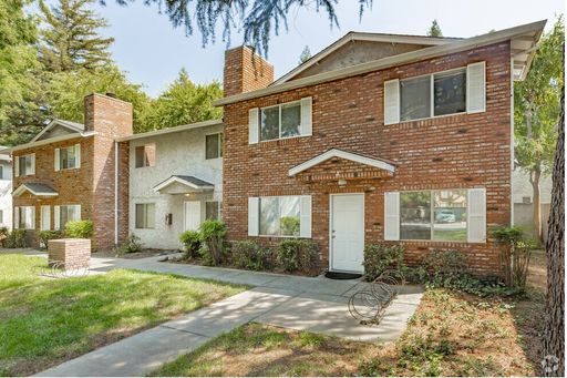 Limited Time Special $500 OFF– Huge 3 Bedroom Apartment for the Price of 3! Just $500 Per PersoN! – photo 1