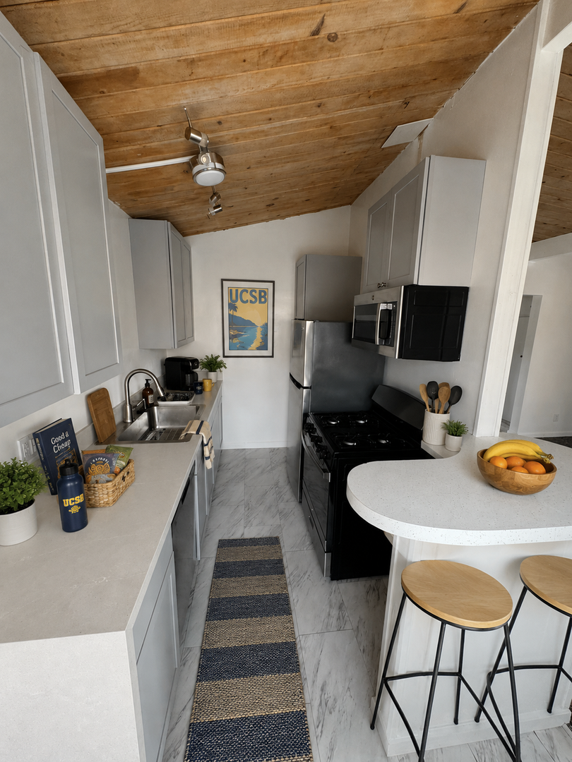 Goleta Apartment: 6587 Cervantes
