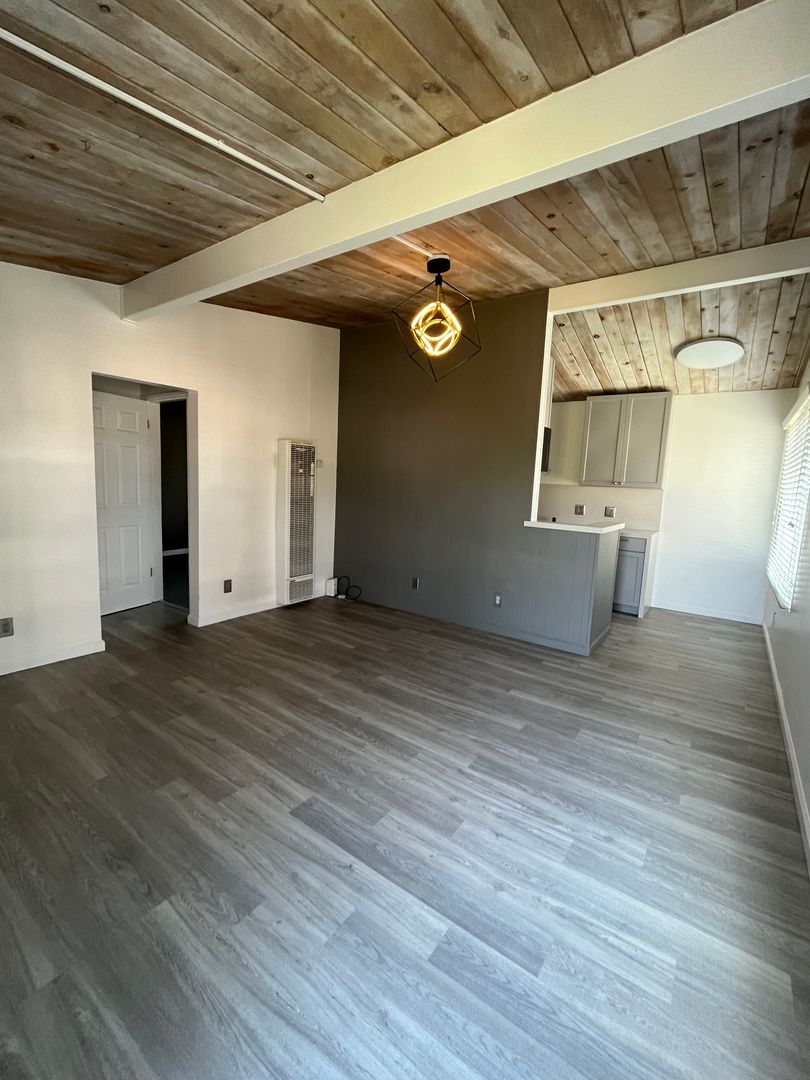 Goleta Apartment: 6587 Cervantes