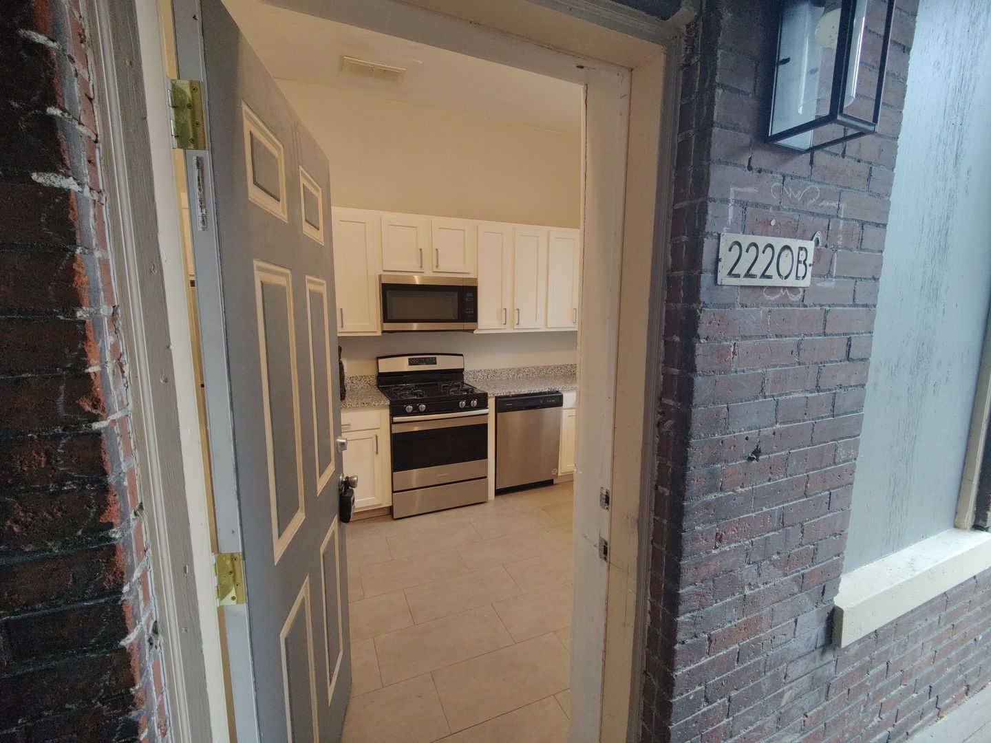 SAINT LOUIS Apartment: 2220 S. 9TH ST