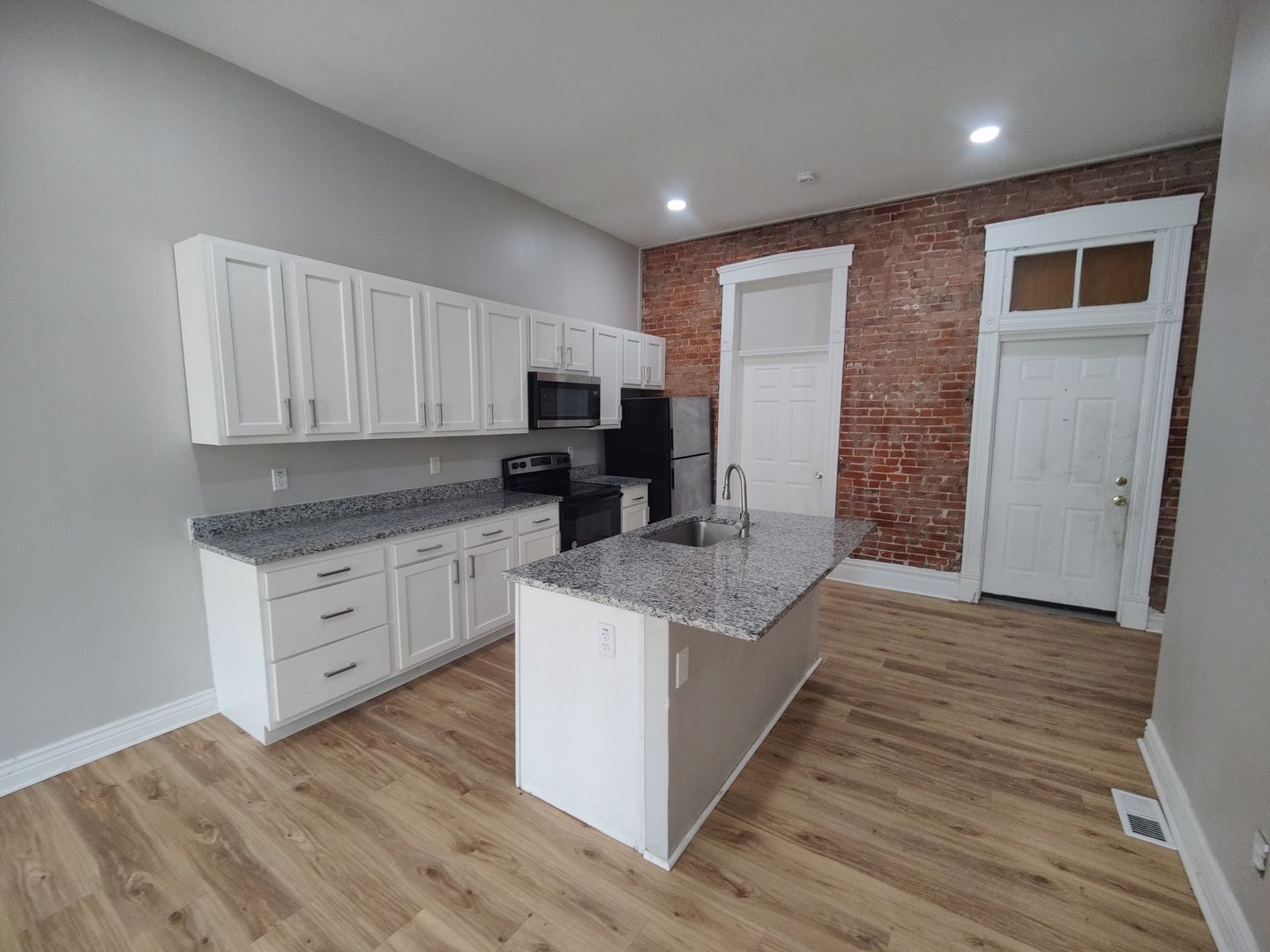 SAINT LOUIS Apartment: 2220 S. 9TH ST