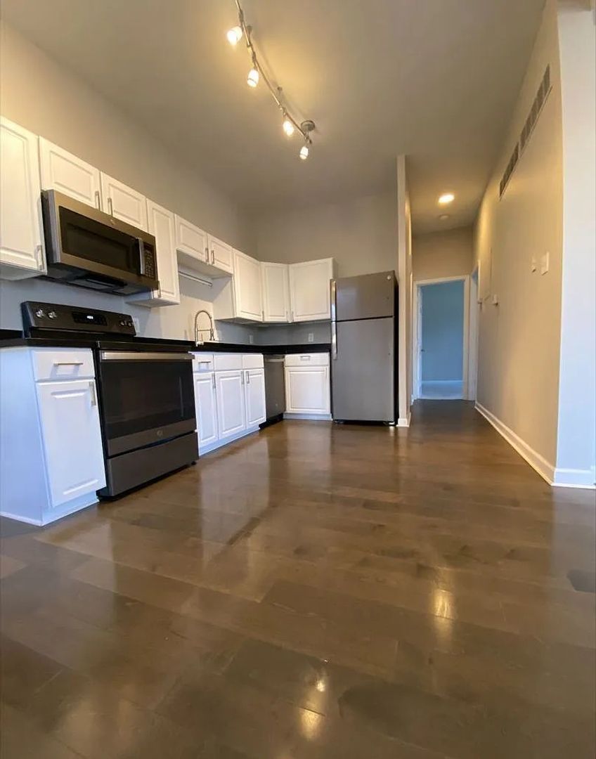 Saint Louis Apartment: 3867 Botanical