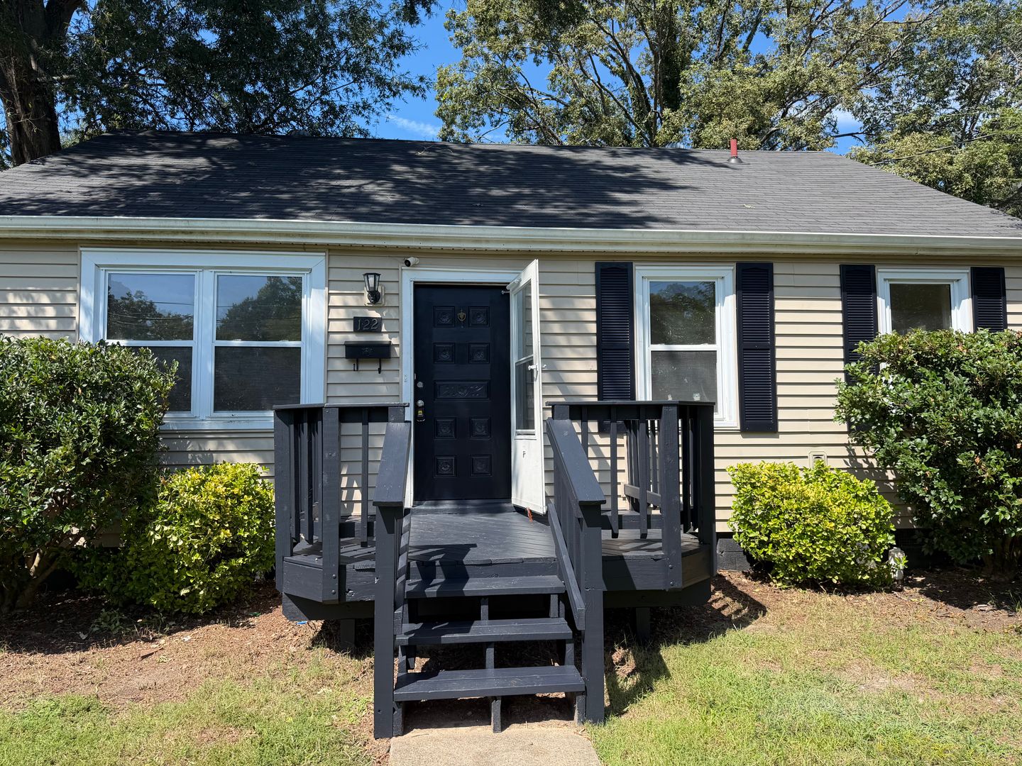 Highland Springs House: 122 S Ivy Ave