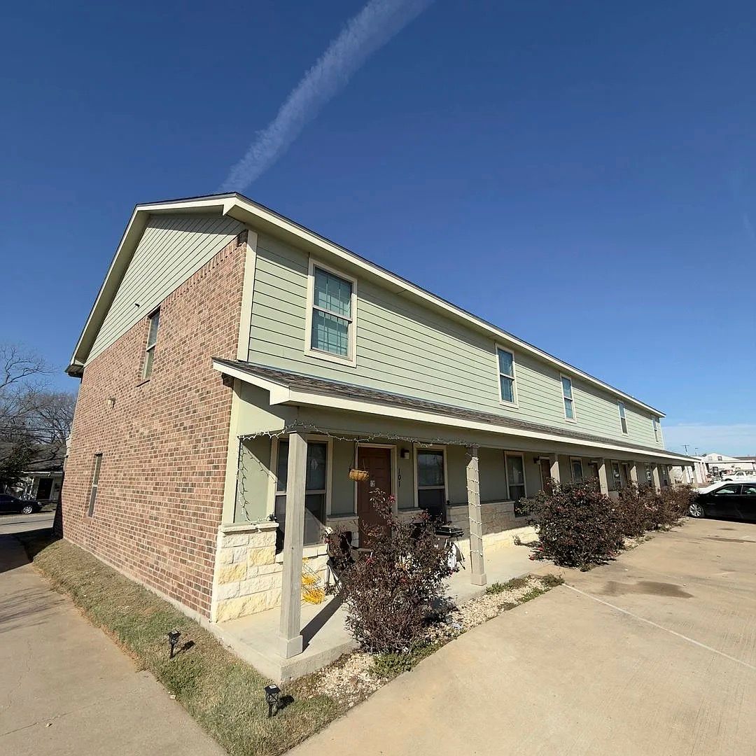 Waco Apartment: 105 N Lacy Drive
