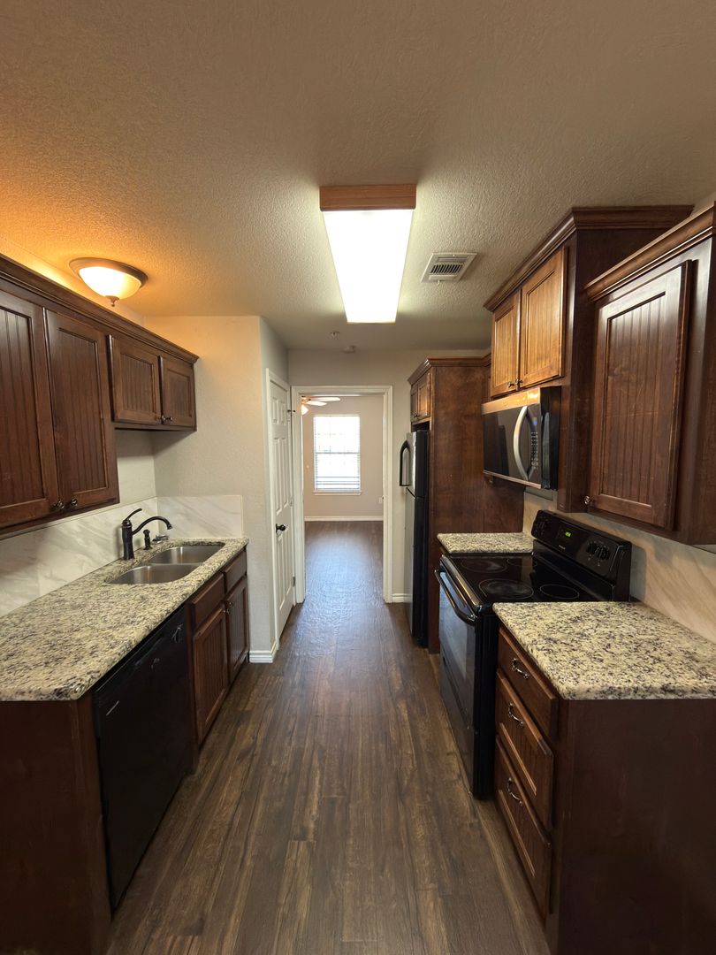 Waco Apartment: 105 N Lacy Drive