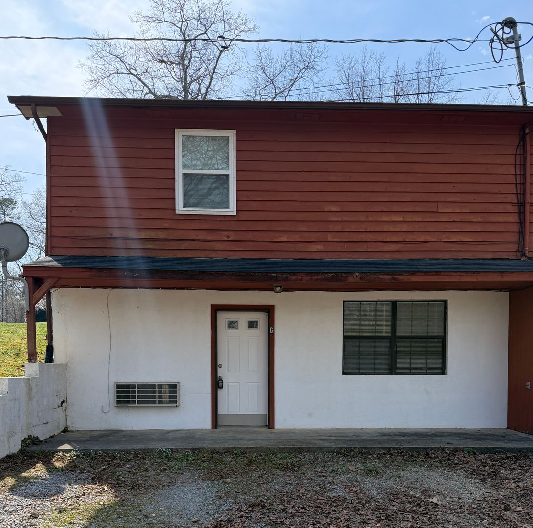 Cleveland House: 956 Thompson Springs Rd SE #6