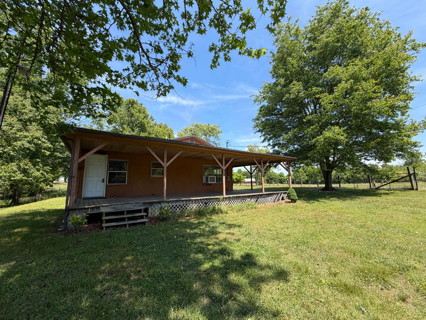Old Fort House: 219 Old Bucks Pocket Rd SE