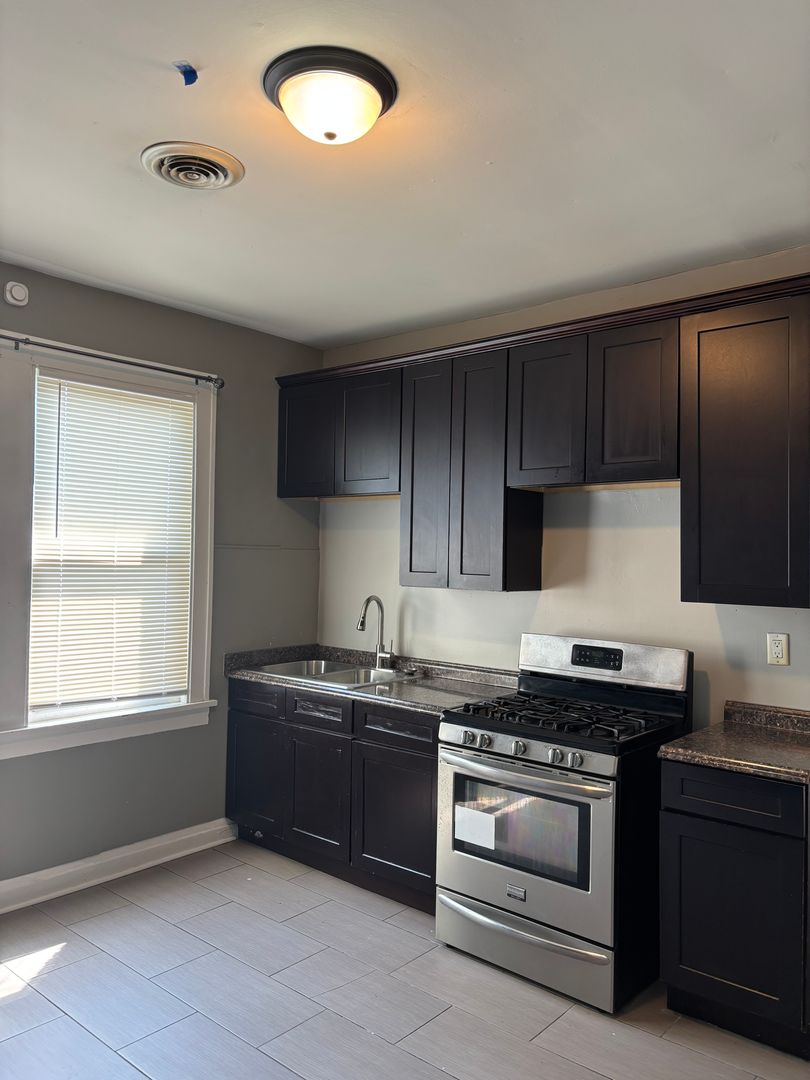 East Chicago Apartment: 3943 Alder St