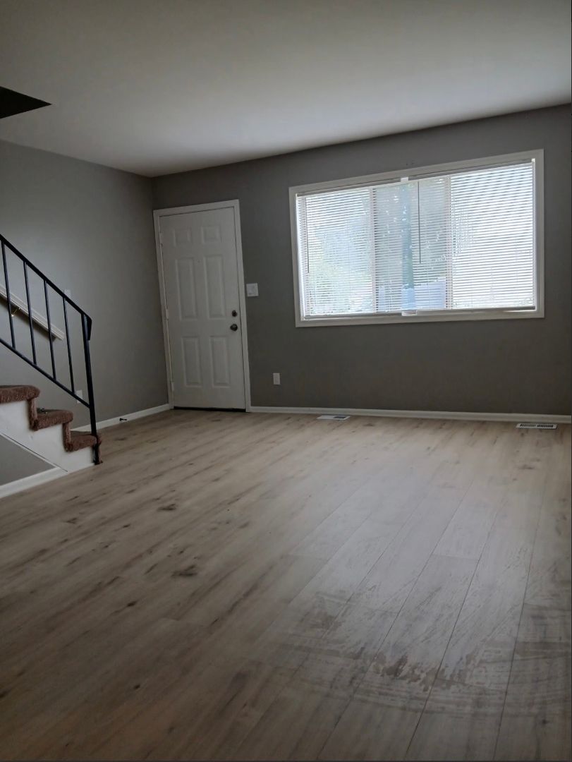Merrillville Apartment: 7448 Whitcomb St