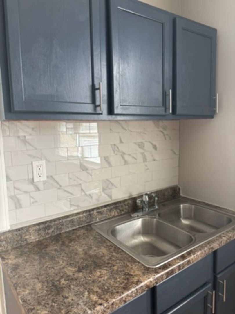 East Chicago Apartment: 3919 Deodar St