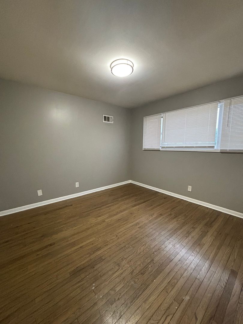 East Chicago Apartment: 1412 W 148th St.