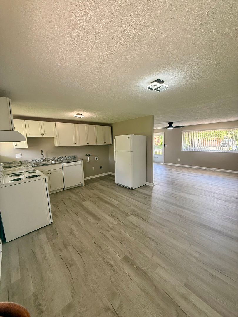 Dayton House: 3657 Elmira Drive