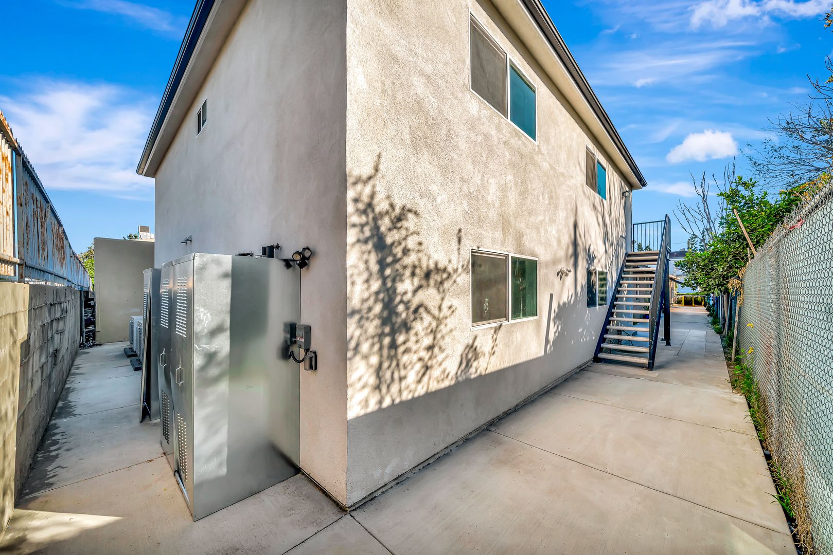 North Hollywood Apartment: 11845 Hamlin St North Hollywood, CA  91606