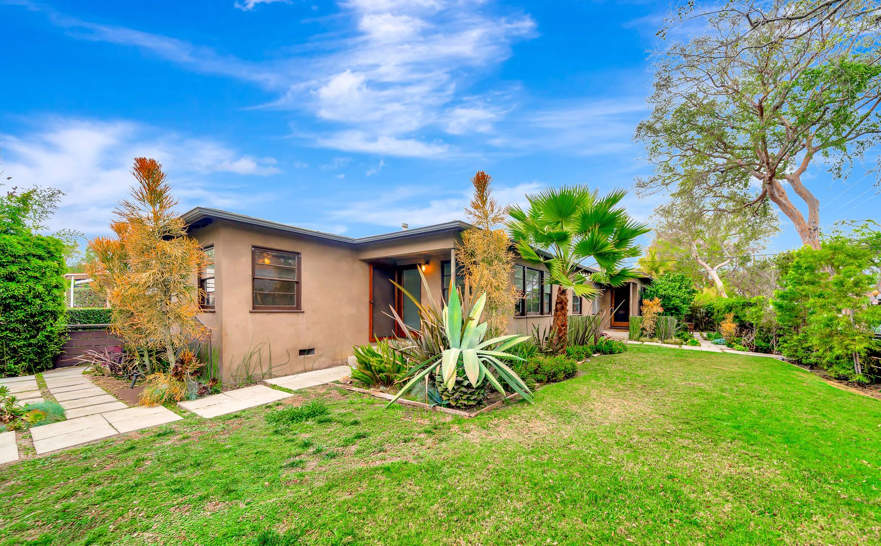 Culver City Apartment: 4034- 4036 Higuera St