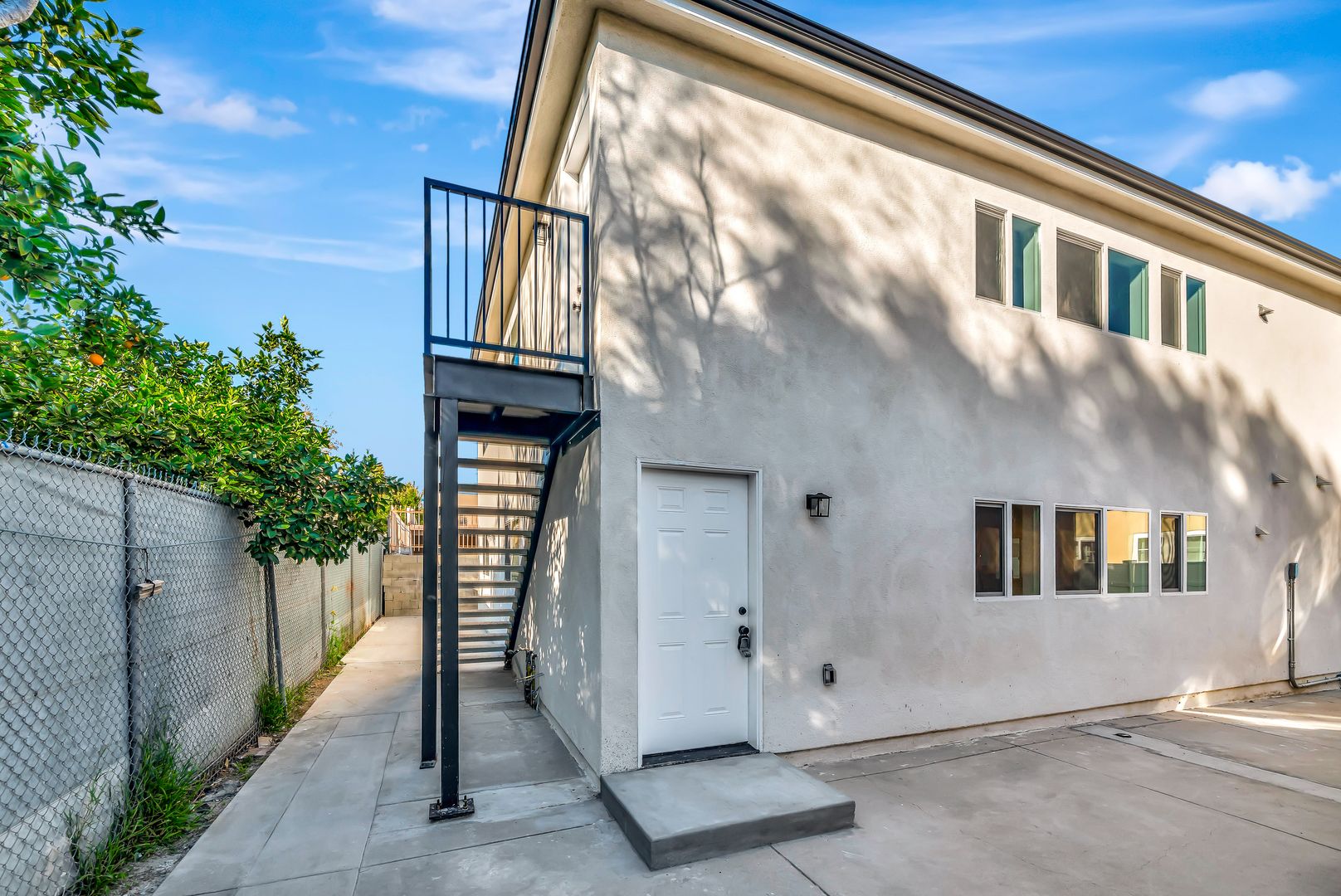 North Hollywood Apartment: 11845 Hamlin St North Hollywood, CA  91606