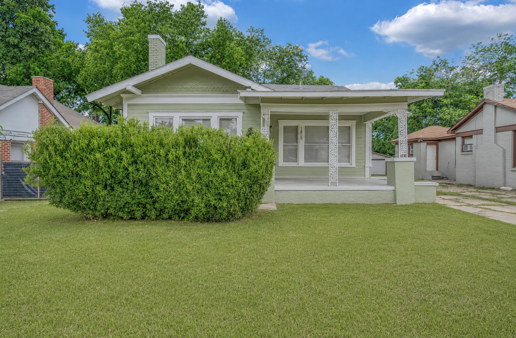 Waco House: 1815 Seneca Avenue