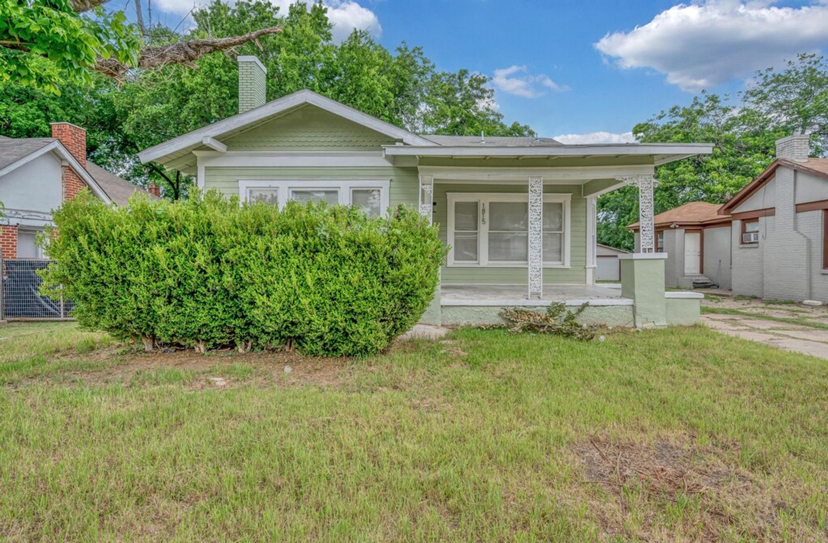 Waco House: 1815 Seneca Avenue