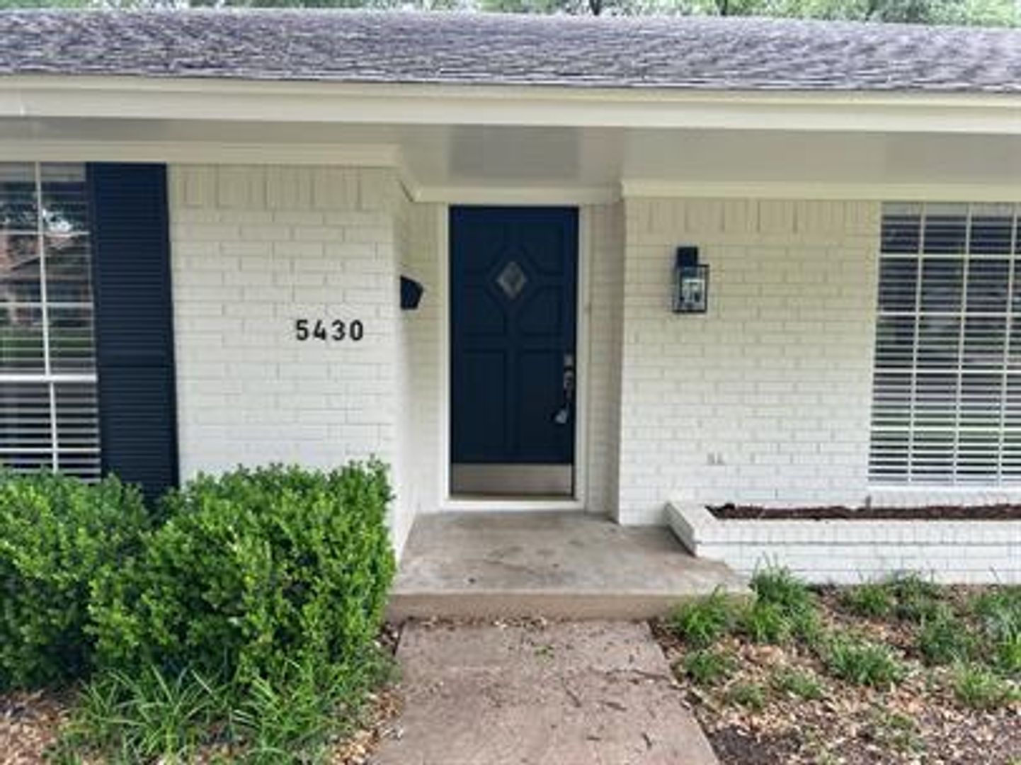Waco House: 5430 Lake Lindenwood Drive