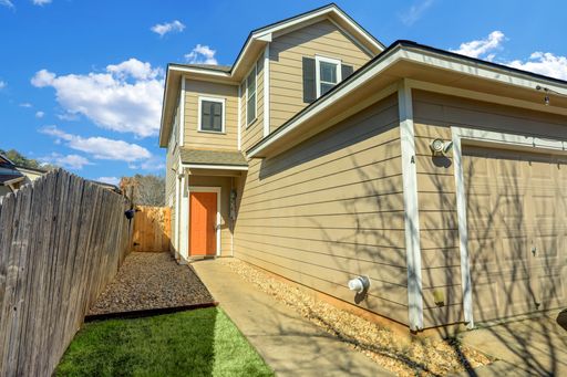 3/2.5 Duplex Available NOW! – photo 1
