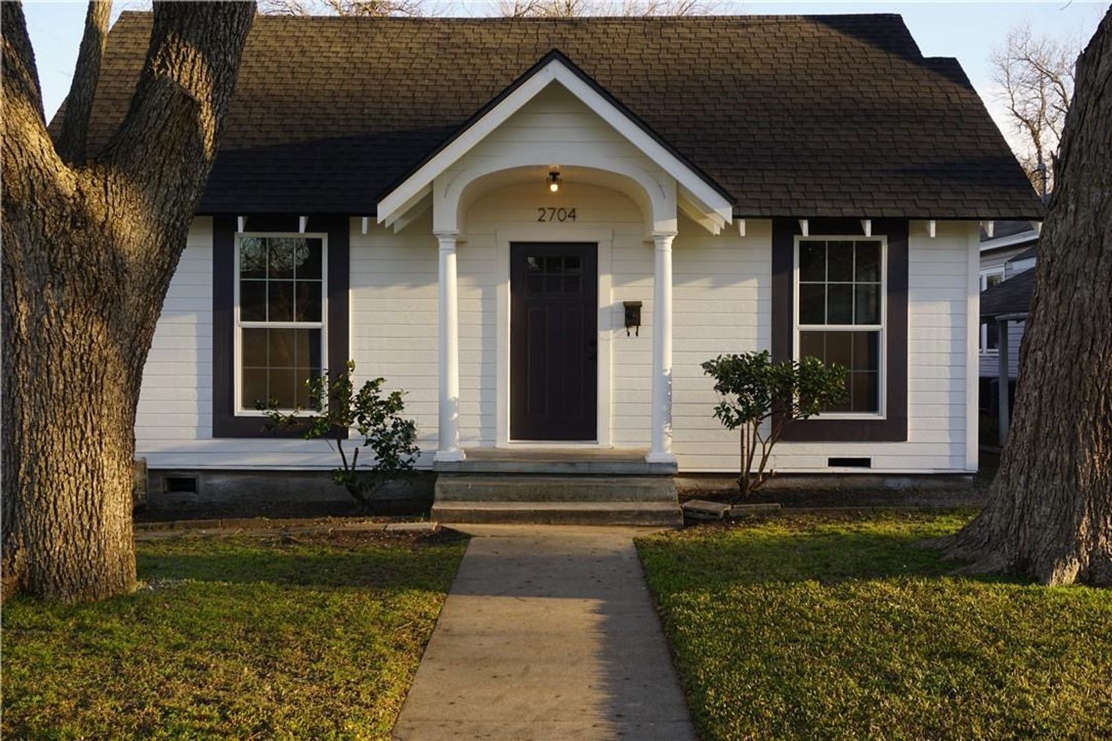 Waco House: 2704 Herring Ave.