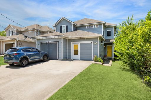 3BD | Wood Floors & Large Backyard | Near I-35/290/183 – photo 1