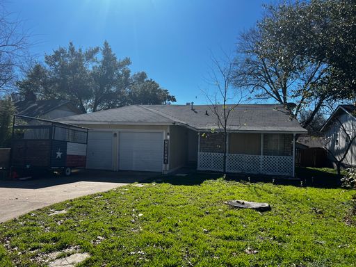 Great 3 bedroom, 2 bath available early August – photo 1