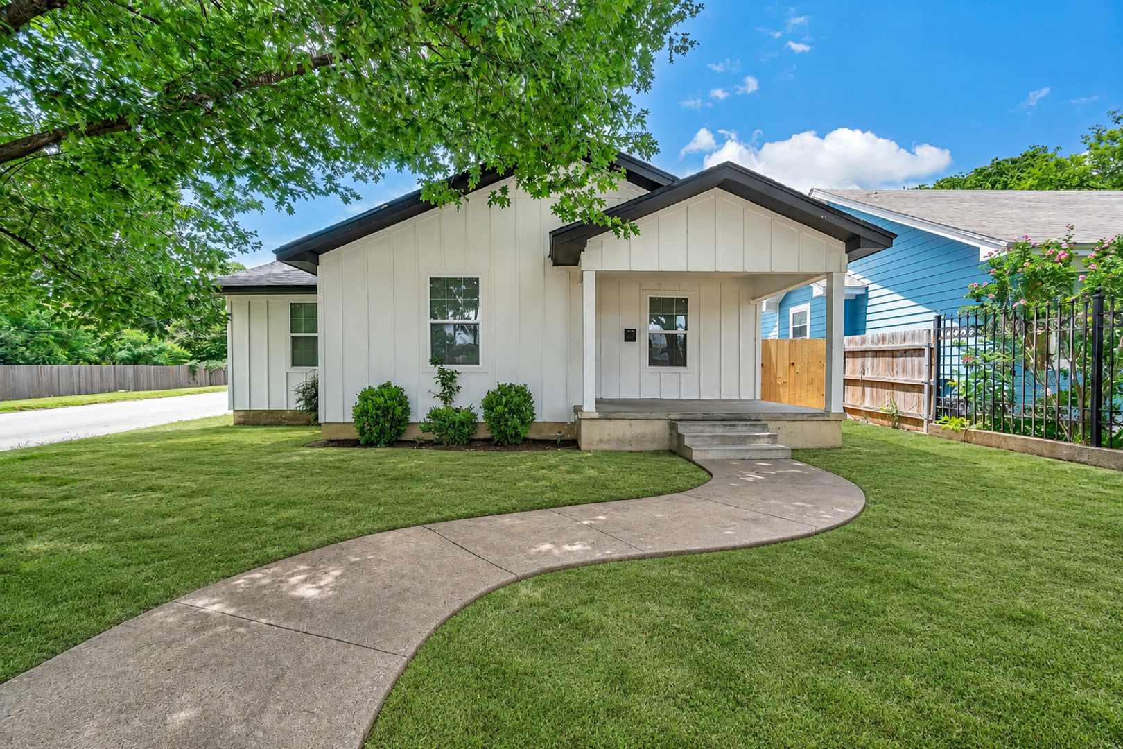 Waco House: 2525 Cole Ave