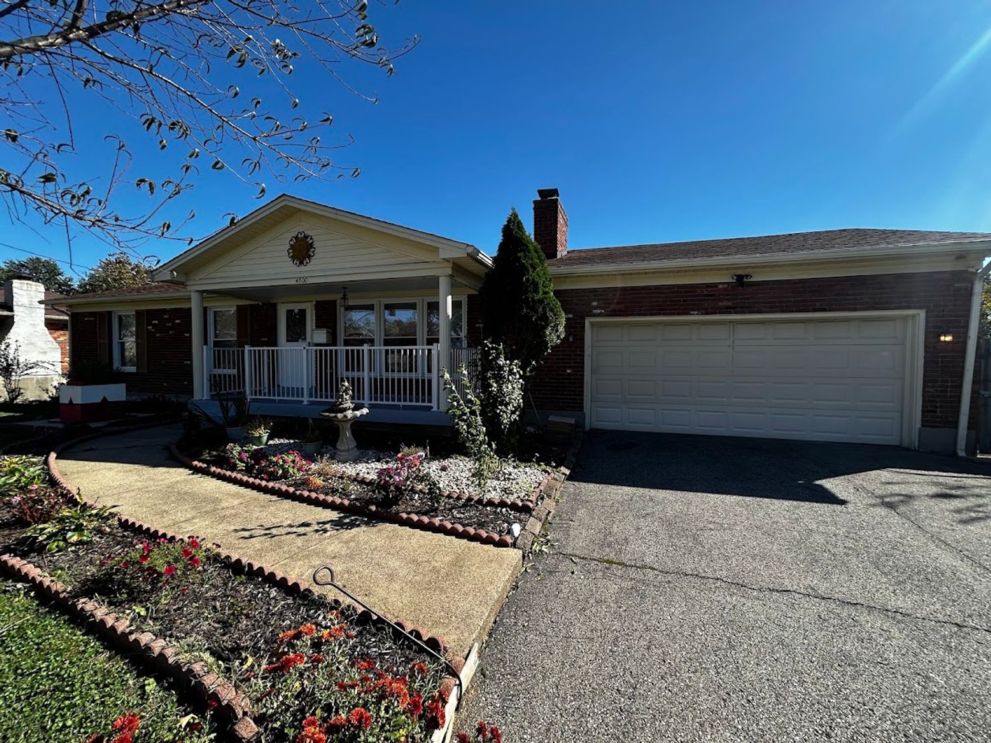 Louisville House: 4800 Famous Way