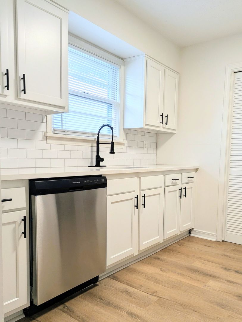 Louisville House: 3775 Wheeler Ave
