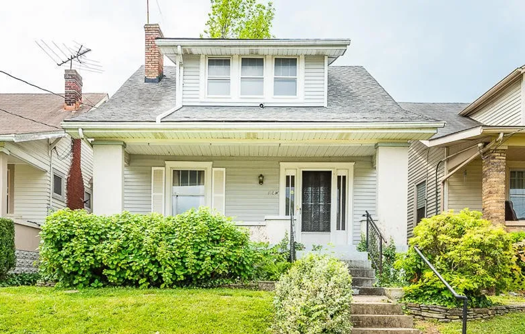 Louisville House: 108 West Collins Court