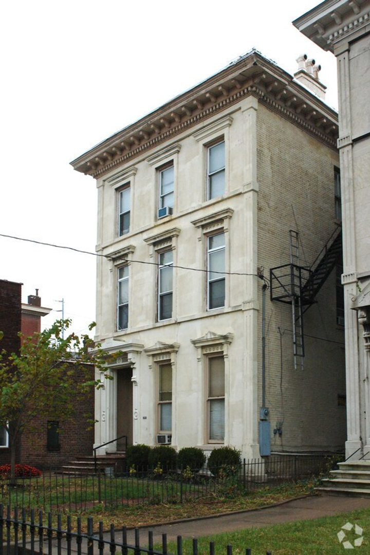 Louisville Apartment: 1010 S. Third St