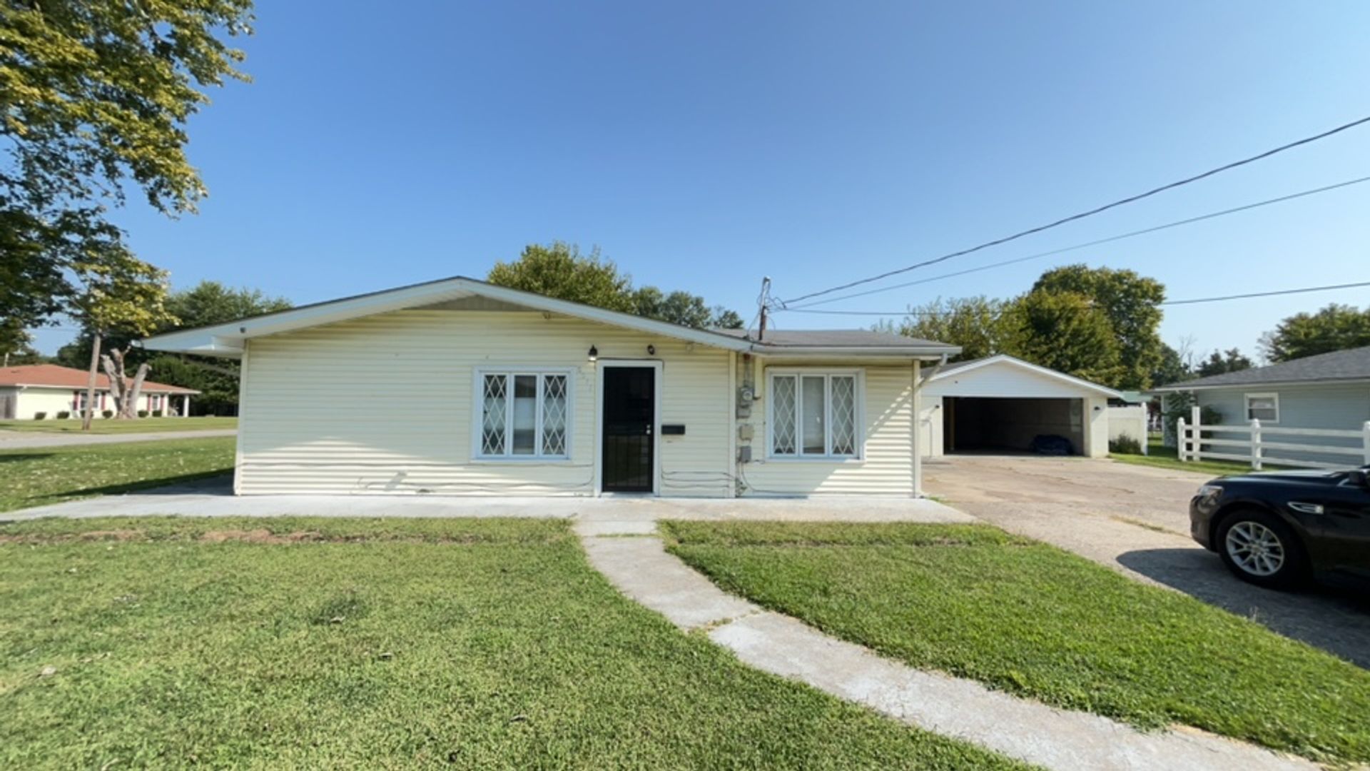 Louisville House: 6011 Middleground Dr.