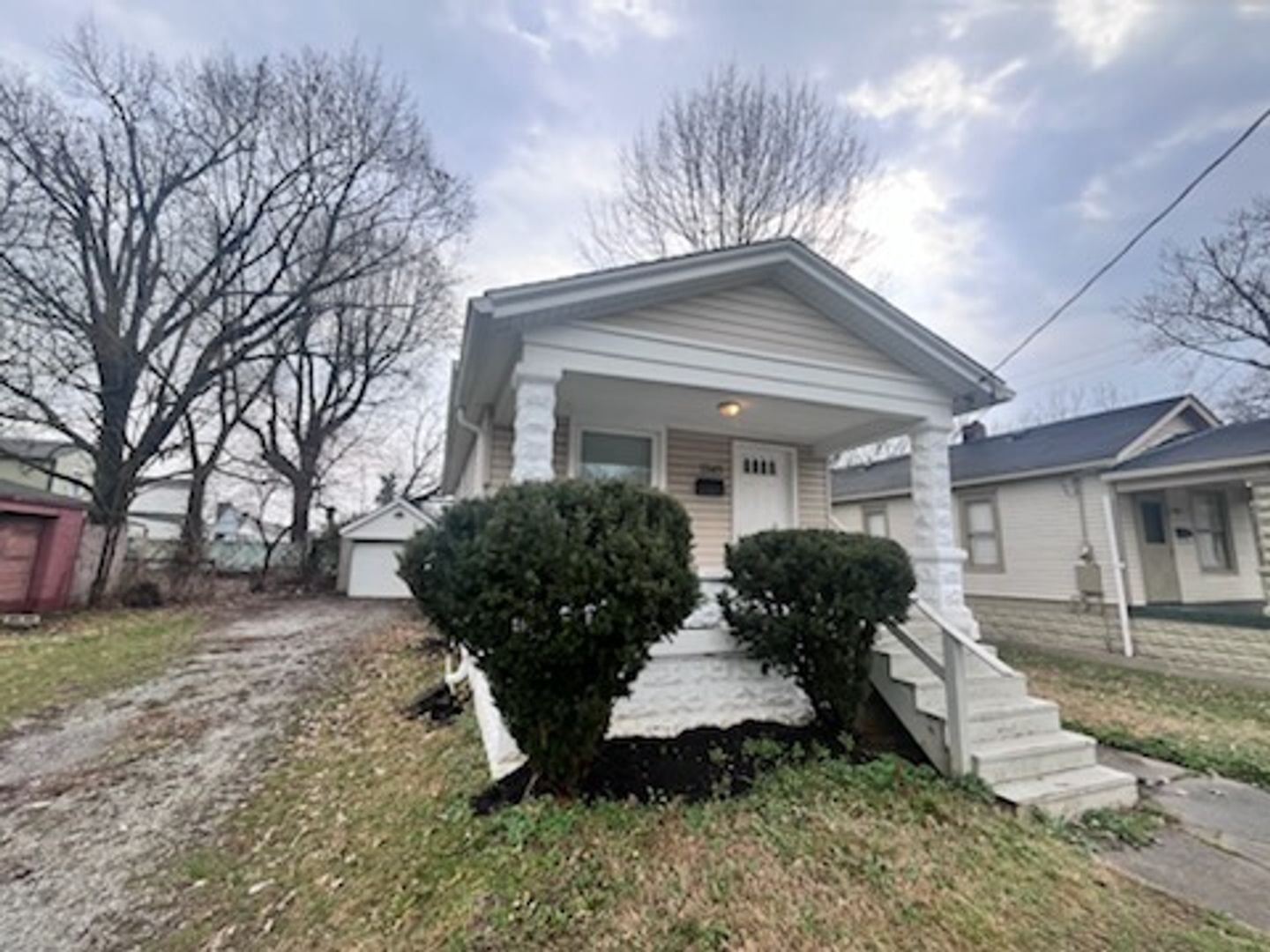 Louisville House: 1143 Louis Coleman DR