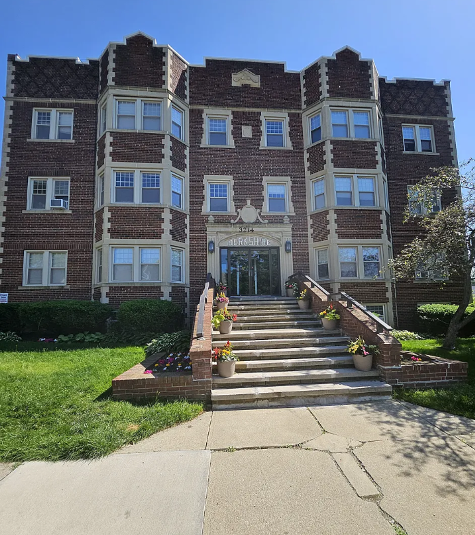 Cleveland Heights Apartment: 3214 Berkshire Rd
