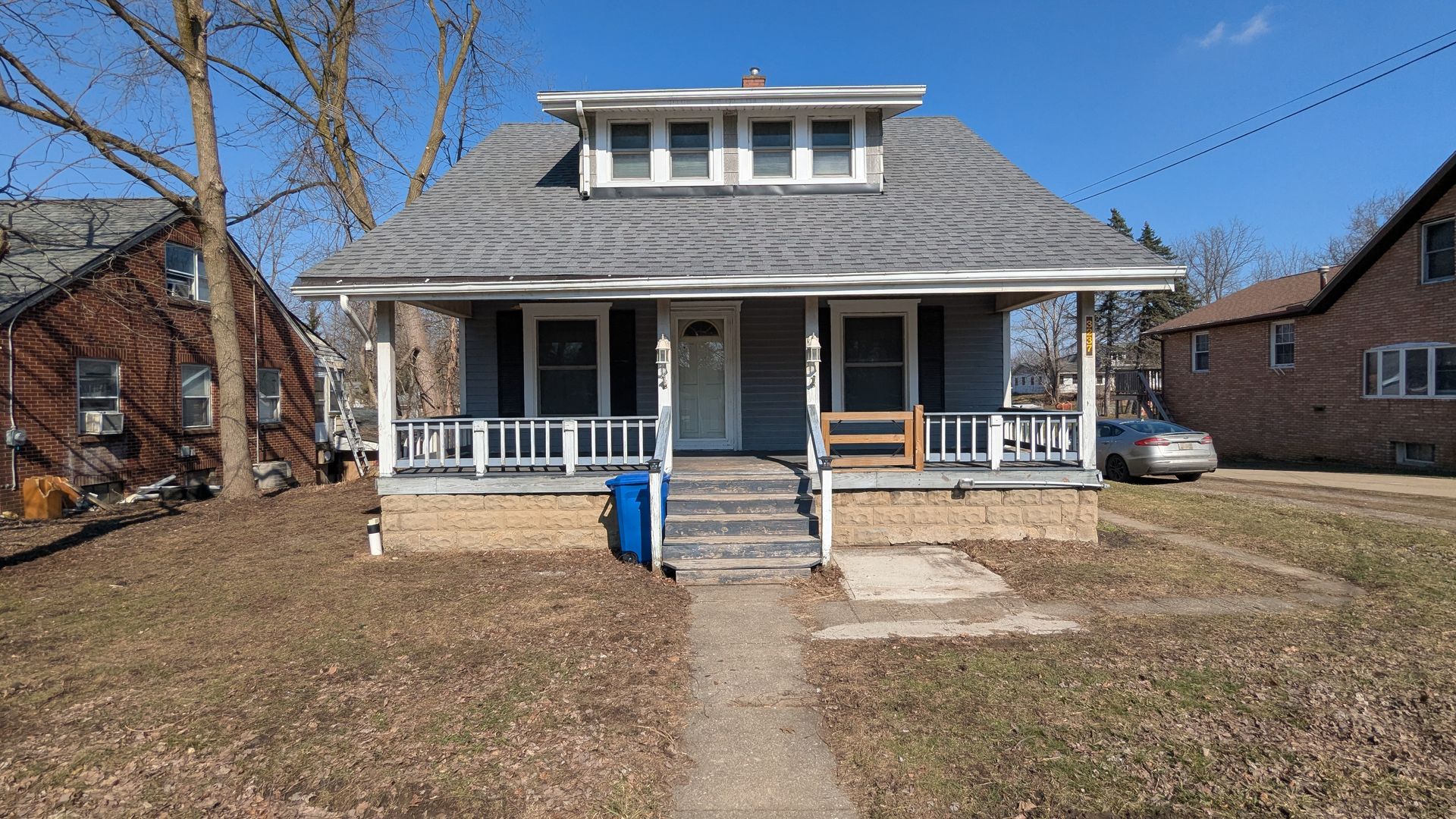 North Canton House: 3237 State St NW