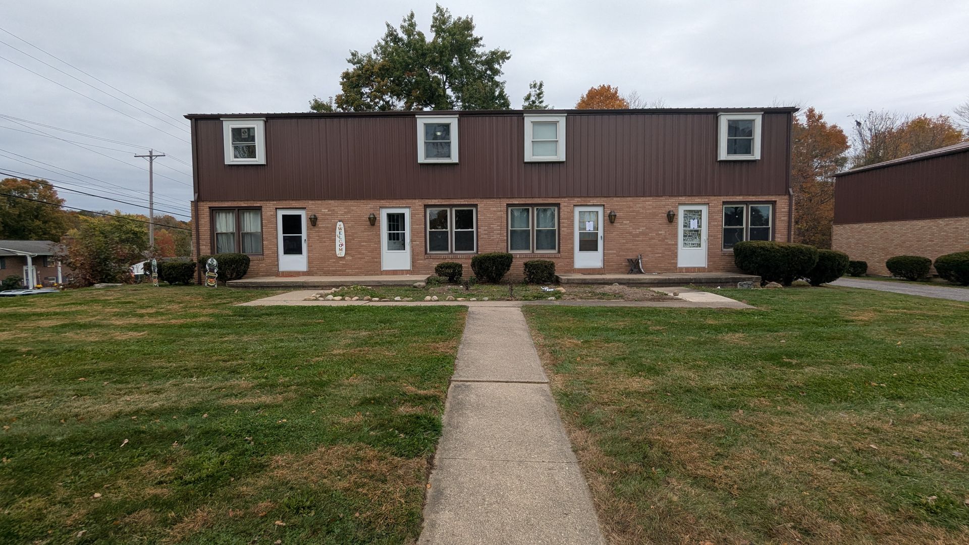 Brewster Apartment: 125-131 Elm St NE