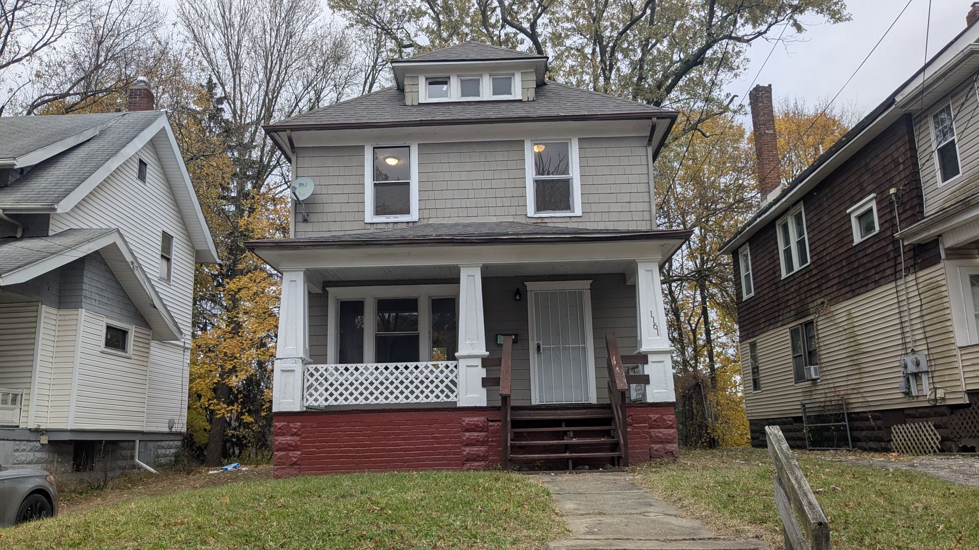 Akron House: 1161 La Croix Ave