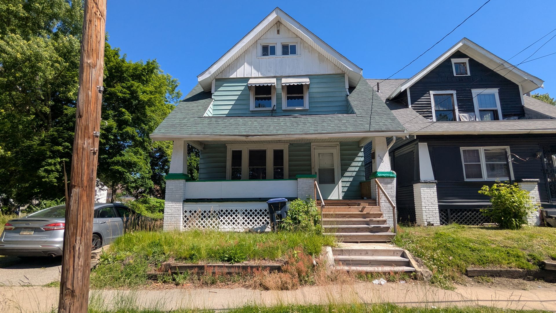 Akron House: 443 W Thornton St