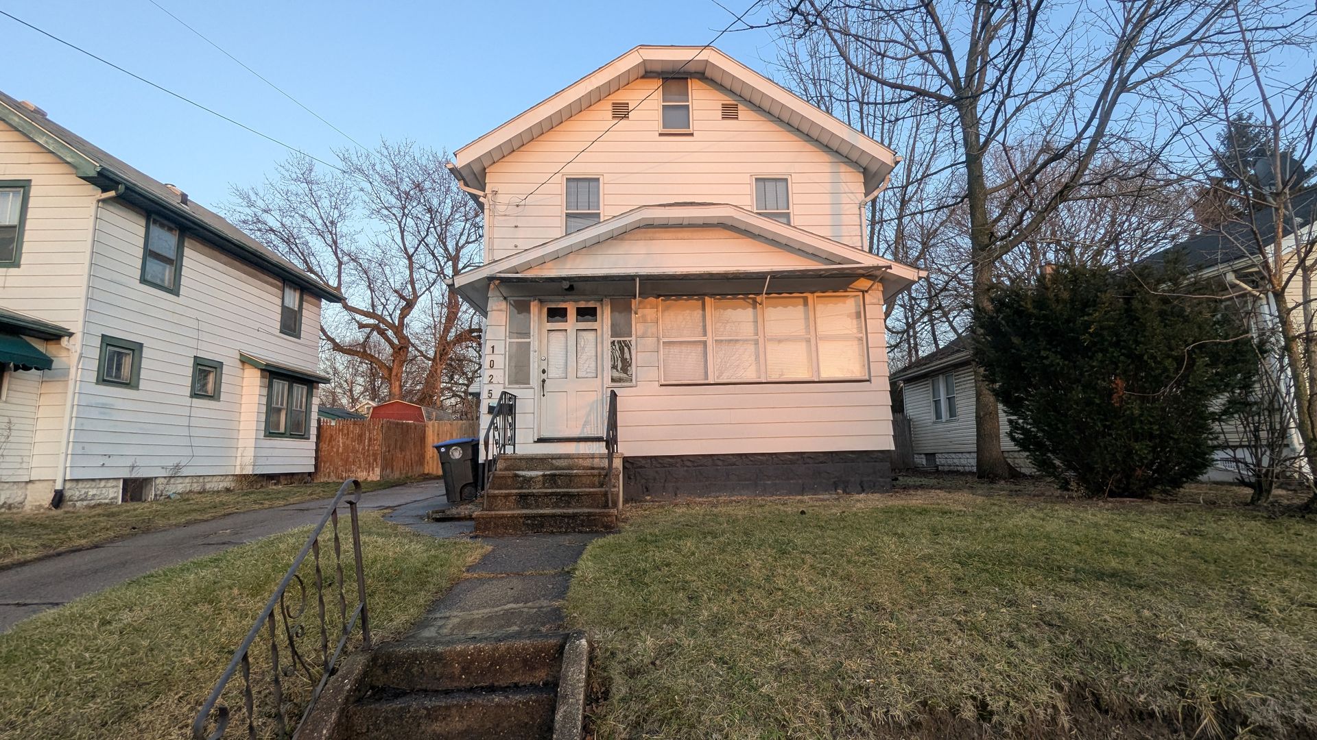 Akron House: 1025 Coventry St