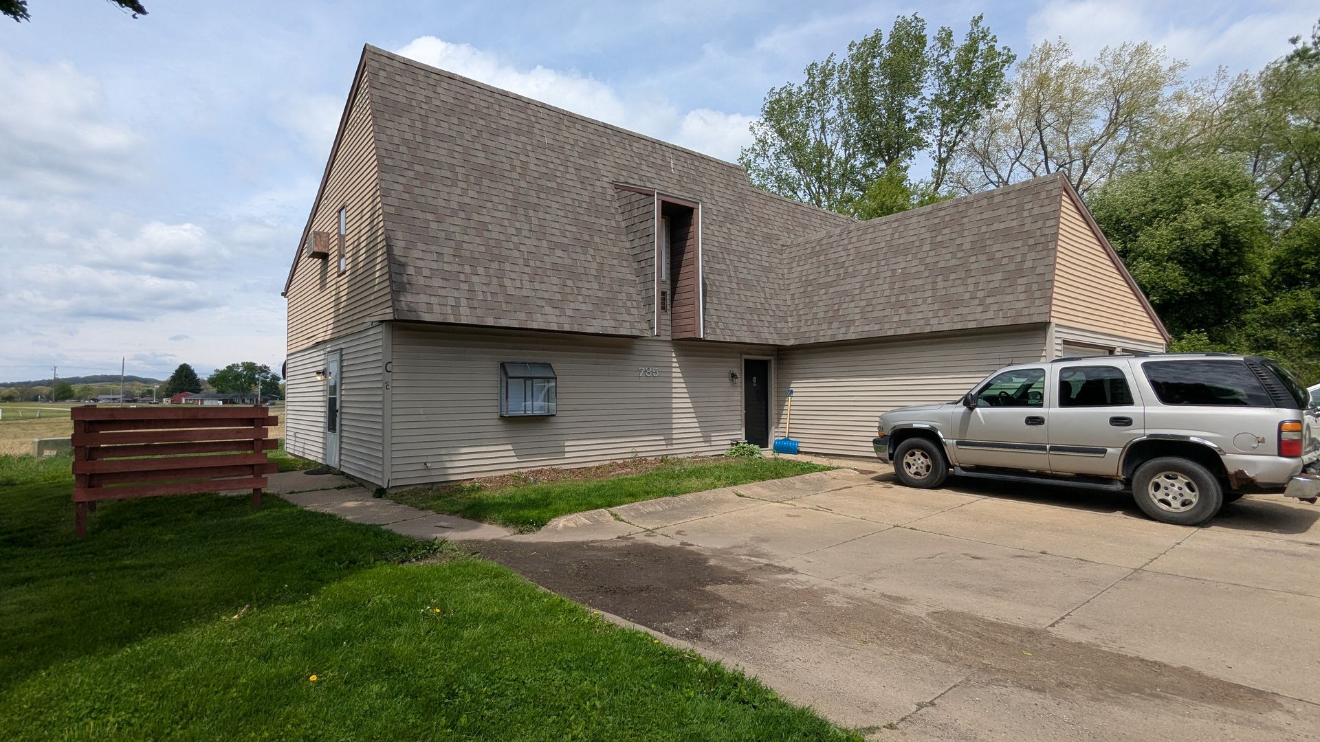 Bolivar Apartment: 785 Kerns Dr NE