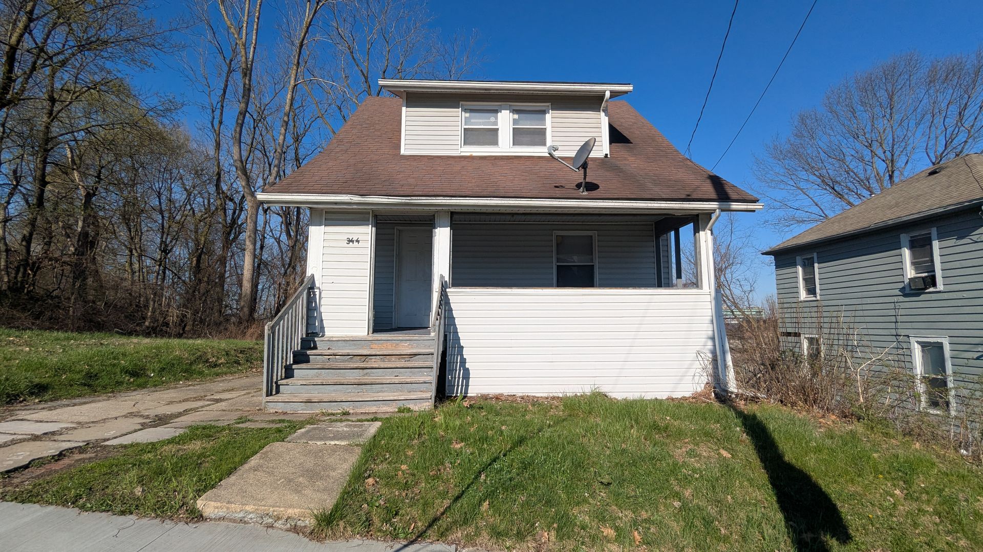 Akron House: 344 Lease St