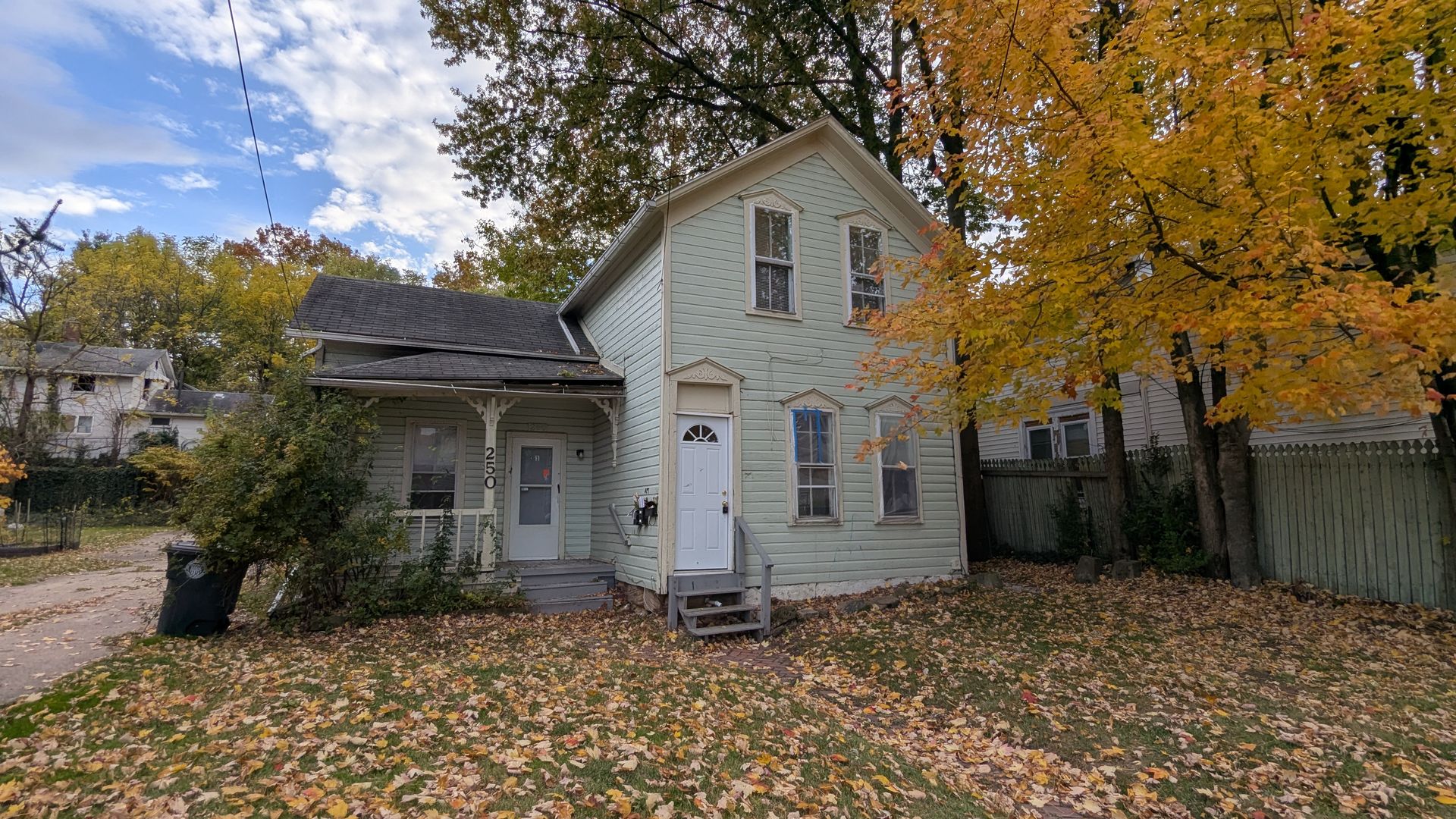 Akron Apartment: 250 Cross St