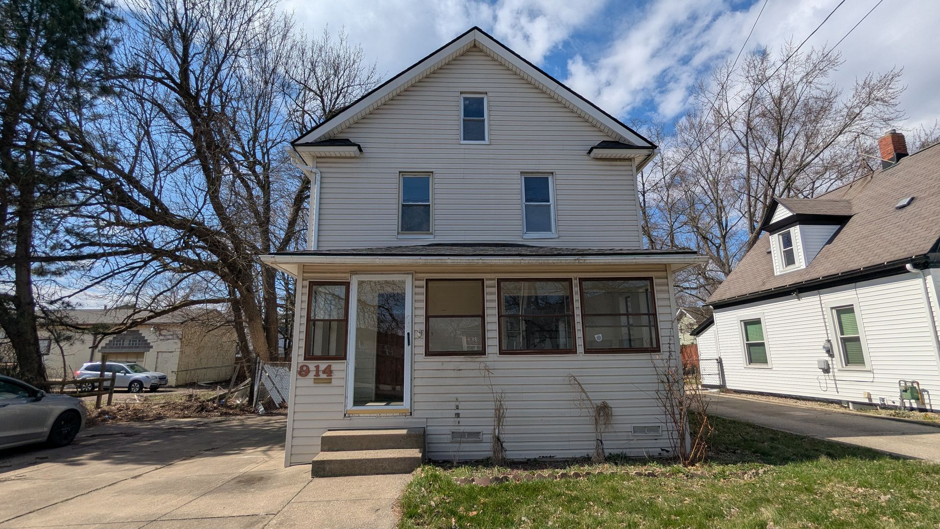 Akron House: 914 Pitkin Ave