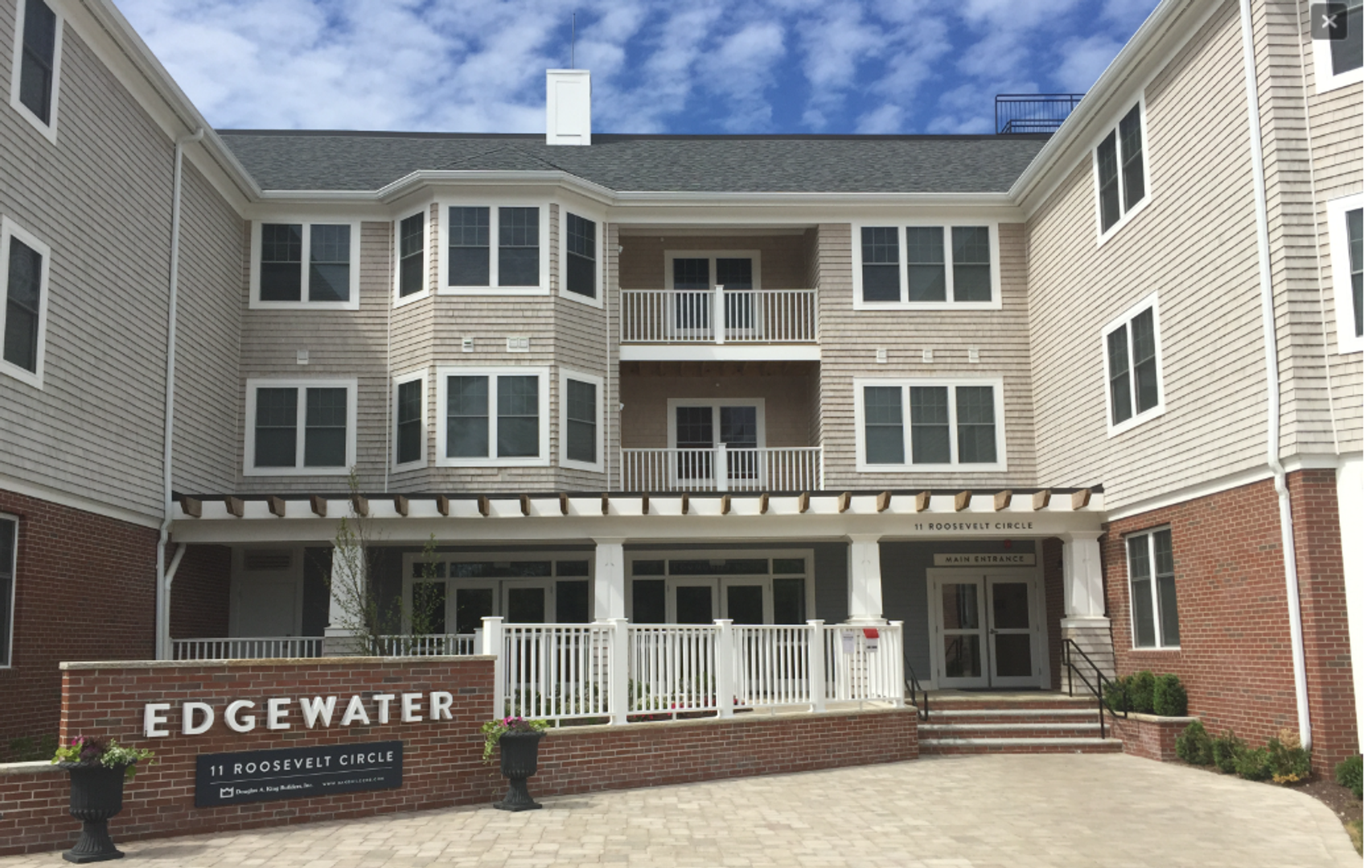 South Easton Apartment: 11 Roosevelt