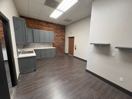 Downtown Salem Retail/Office Space for Lease – photo 1