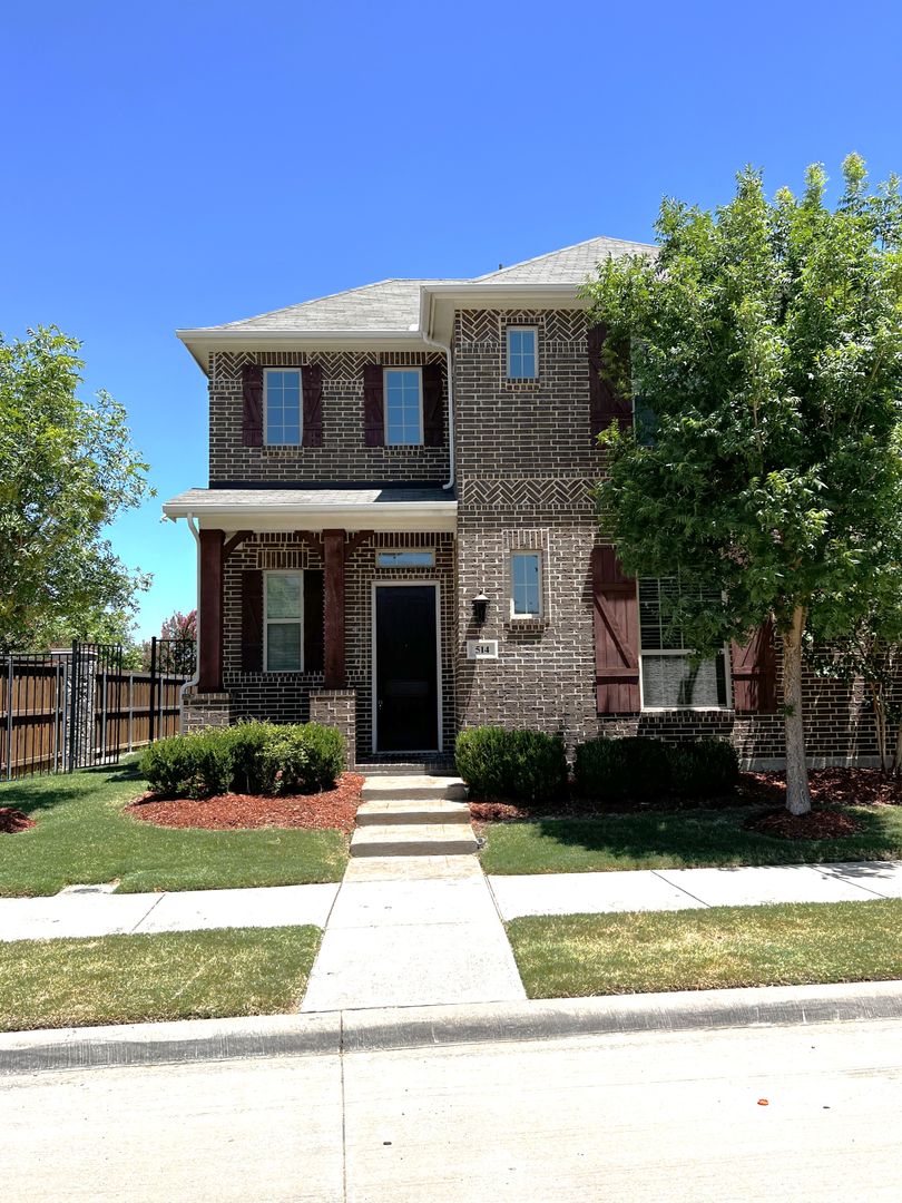 Coppell House: 514 Evergreen Drive