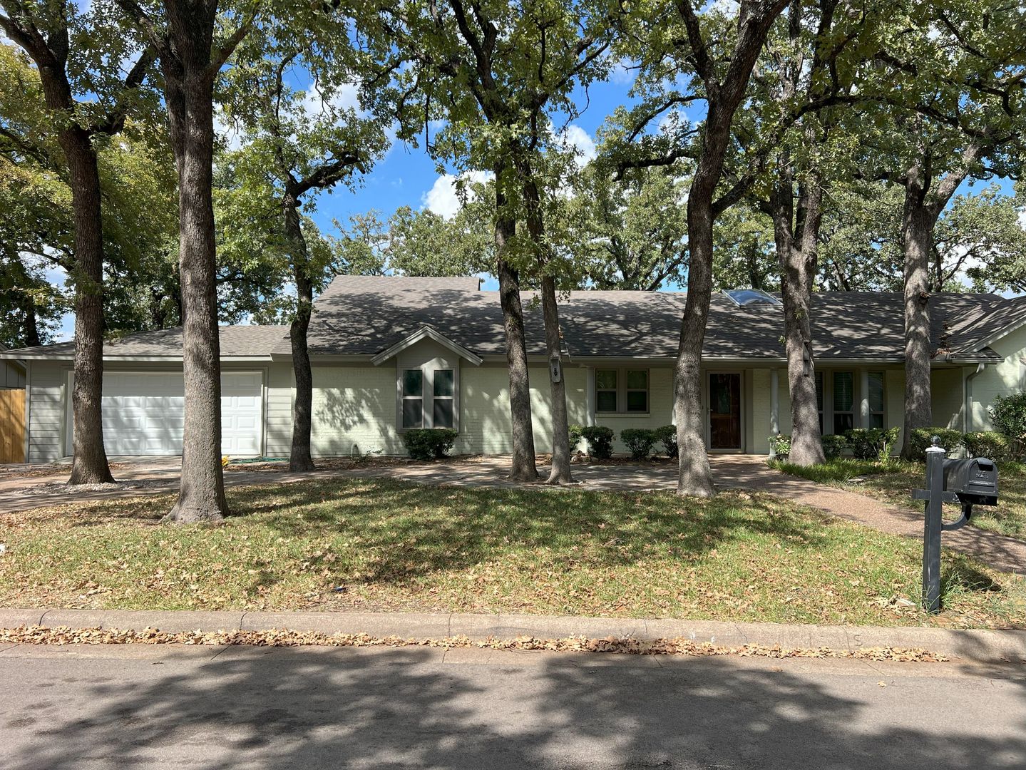 Euless House: 208 Shelmar Drive
